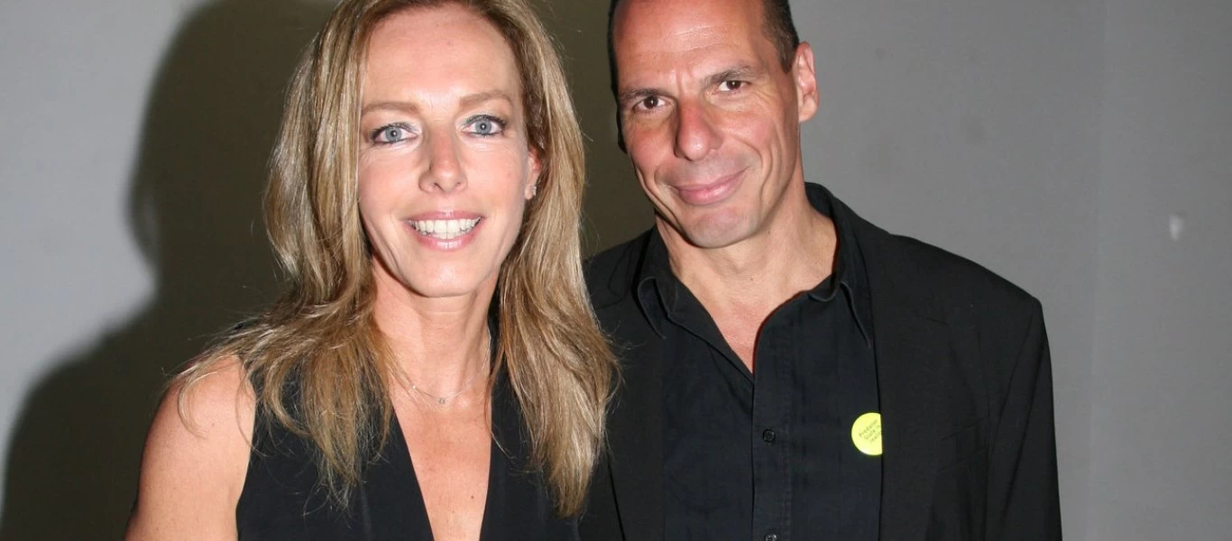 Φεστιβάλ Βενετίας: Βαρουφάκης και Στράτου φωτογραφήθηκαν με τα «alter ego» τους Λούλη και Γκολίνο (φωτο)